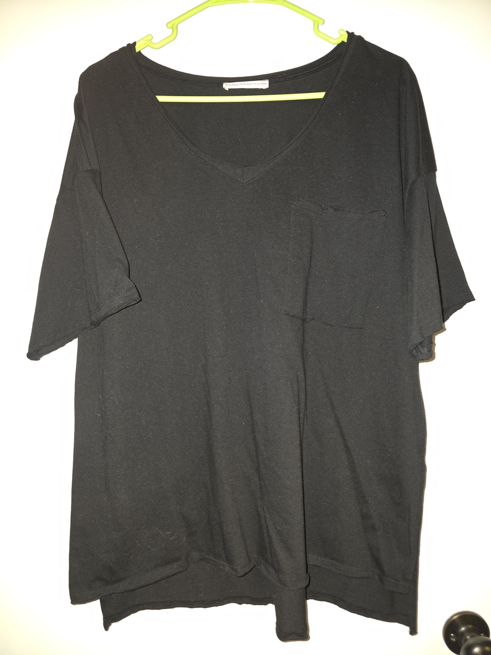 Zenana Outfitters Black V-Neck Short Sleeve Pocket Tee